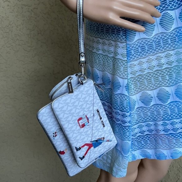 Michael Kors Jet Set Girls Wristlet Trio - Picture 8 of 16